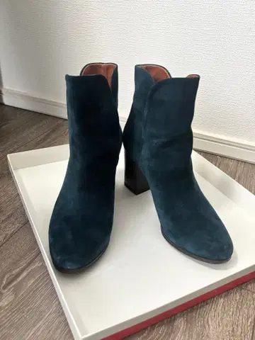 다크 블루 계열 스웨이드 부츠 36