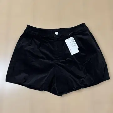 새상품 MARY QUANT 블랙 벨로아 느낌 숏팬츠 M 마리쿠아 블랙