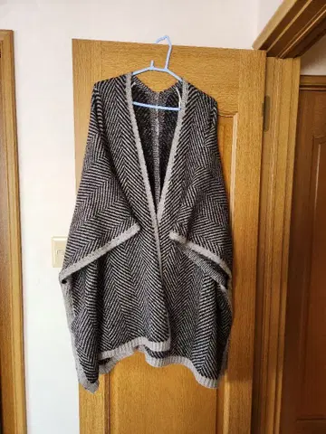 ROPE 헤링본 니트 판초