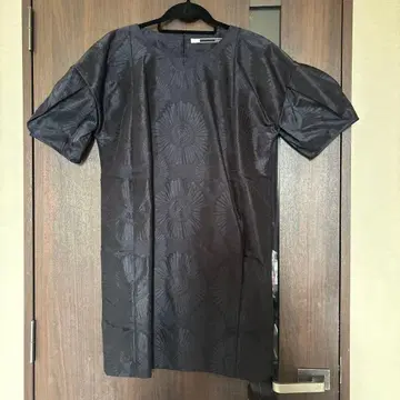 sakayori. 다크 그레이 반팔 원피스