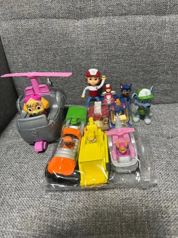 퍼피 구조대 캐릭터와 차량 세트