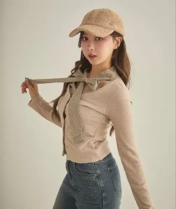 TITTY&CO. 체크 리본 포함 상의 베이지