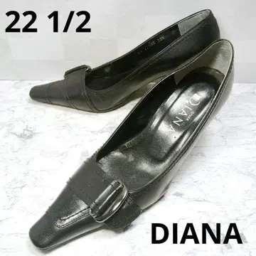 DIANA 블랙 버클 스틸레토 펌프스.