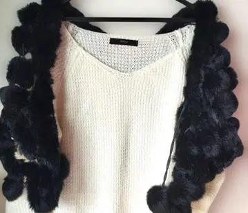 블랙 퍼 REX 토끼 삼각형 스톨 폼폼 포함 복슬복슬 악센트