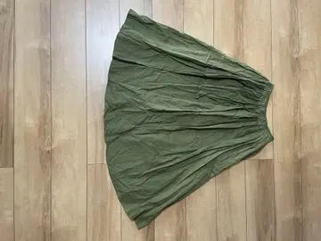 올리브 그린 플레어 스커트