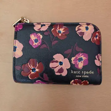 새상품 kate spade 꽃무늬 접이식 지갑