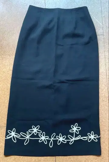 Sybilla 블랙 꽃무늬 자수 롱 스커트