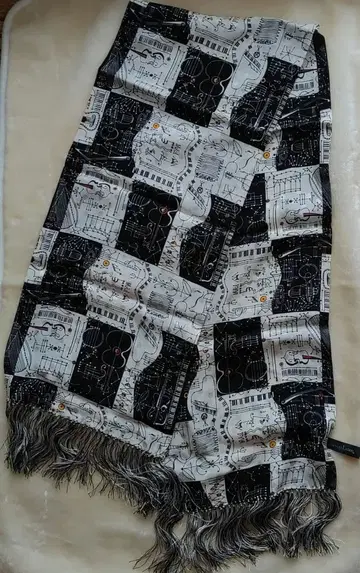 ZazouLuxe 음악 모티브 실크 스카프