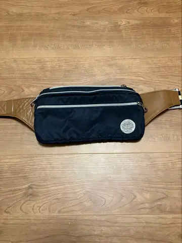 오로비안코 바디백