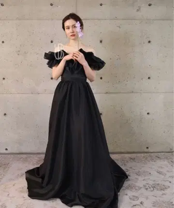 THE URBAN BLANCHE / 더 어반 블랑셰 블랙 드레스