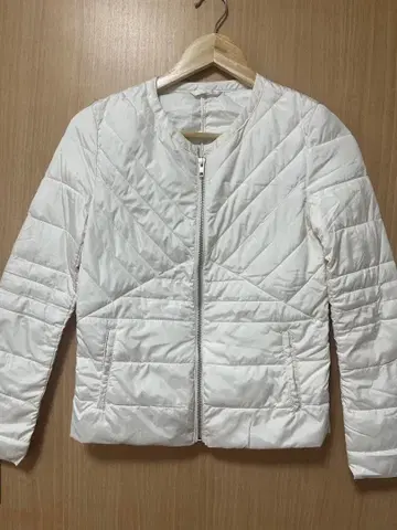 화이트 퀼팅 다운 자켓