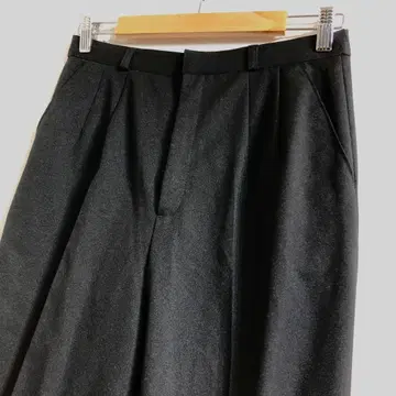 블랙 플리츠 슬랙스