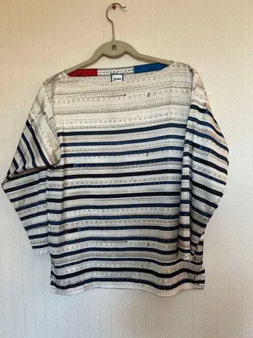 장 폴 고티에의 멋진 블라우스