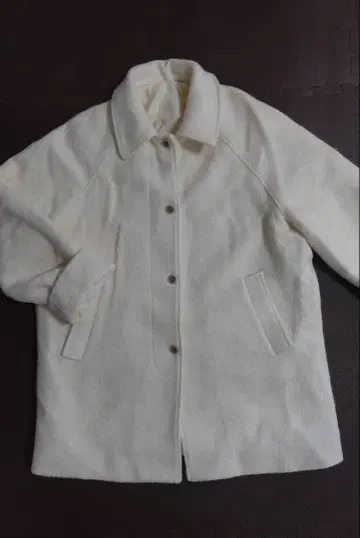 화이트 울 피 코트