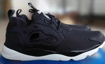 새상품 리복 클래식 퓨리라이트 V68764 블랙/화이트 27cm