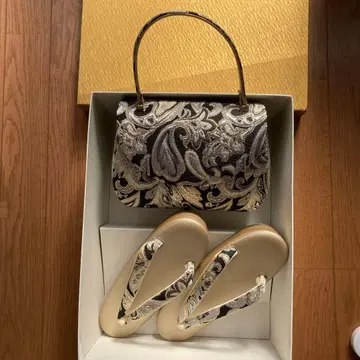 골드와 블랙 일본 의류용 백과 조리 세트