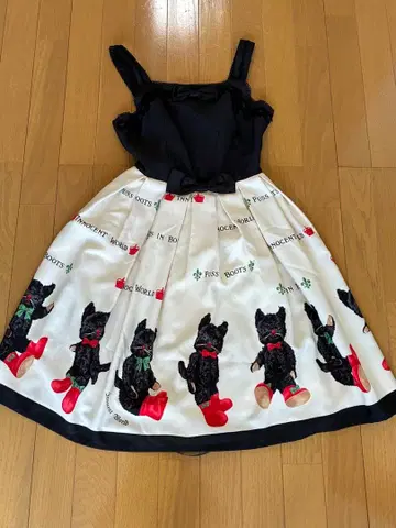 Innocent World 검은 고양이 프린트 슬리브리스 원피스