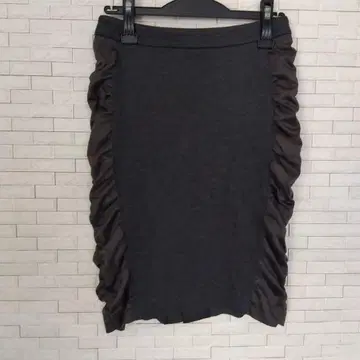 케이미 다크 그레이 프릴 사이드 타이트 스커트