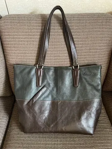 다크 브라운 가죽 토트백