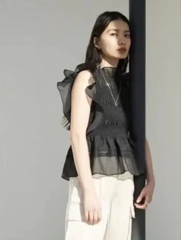 frayi.d 프레이 아이디 오간자 프릴 셔링 블라우스