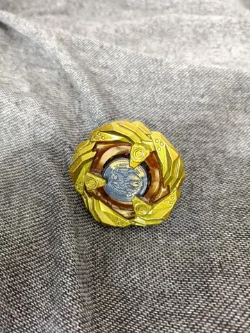 베이블레이드 X 레온 클로 5-60P 메탈 코트: 골드