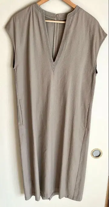 [ SHIPS ] 몰스킨 V넥 원피스 베이지