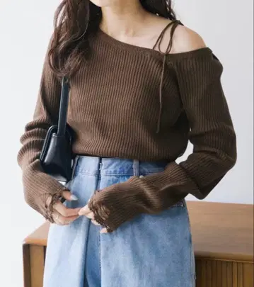 kastane 끈 어레인지 데미지 리브 니트 풀오버 브라운