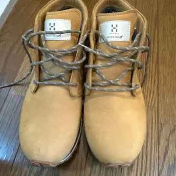 베이지 스웨이드 하이컷 신발