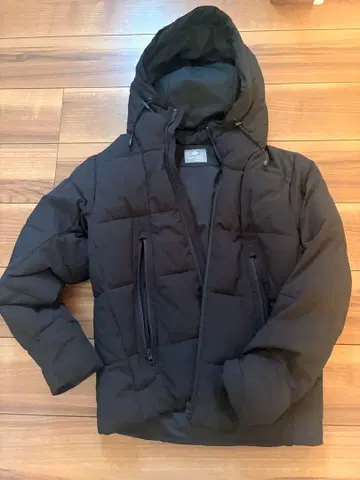 블랙 다운 자켓 후드 부착