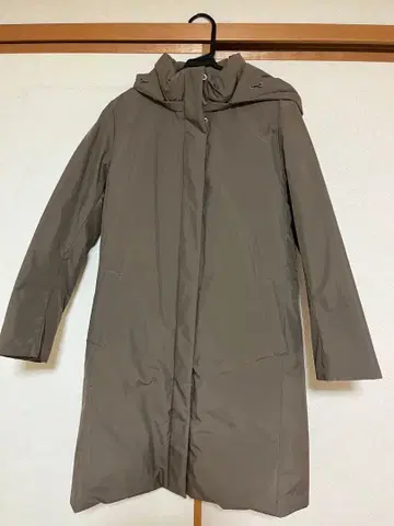 유니클로 여성용 하이브리드 다운 코트 S 새상품급 한 번 사용