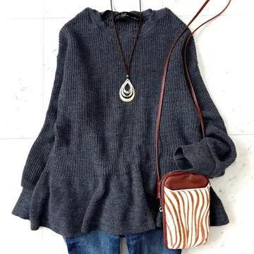 새상품급 크로스앤크로스 울 100% 밑단 플레어 니트 그레이 FREE