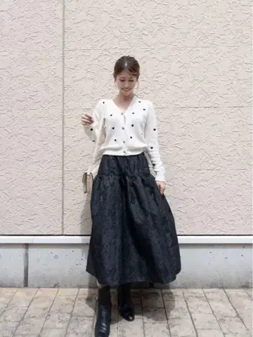 엠보싱 볼륨 스커트