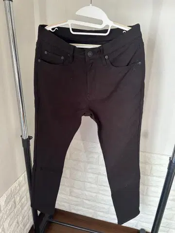 블랙 슬림핏 데님 팬츠