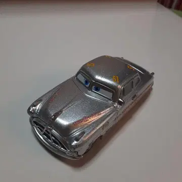 카즈 토미카 닥 허드슨 실버