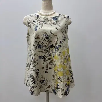 꽃무늬 슬리브리스 상의 베이지