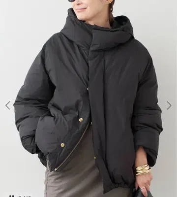 블랙 후드 부착 다운 자켓