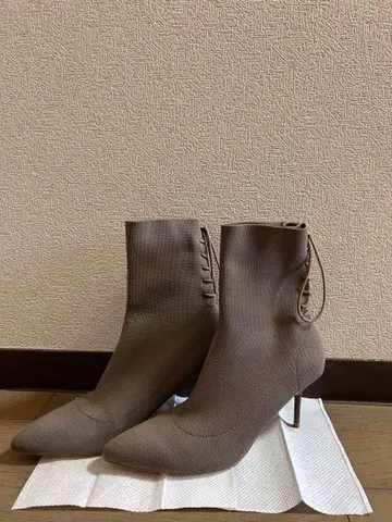 그레이/브라운 니트 하이힐 부츠 ZARA
