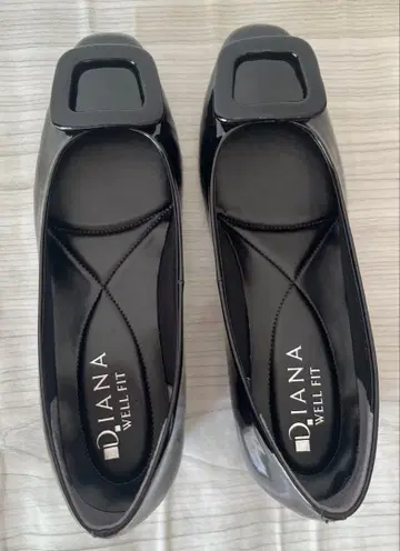 D'iana 블랙 플랫슈즈