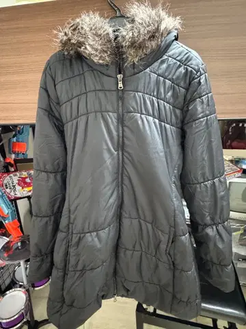 adidas 퍼 달린 다운 자켓 블랙