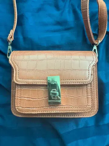 ungrid 크로커다일 엠보 숄더백