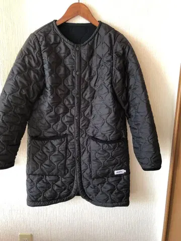 ARMEN 블랙 퀼팅 자켓 노카라