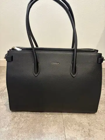 FURLA 블랙 가죽 토트백