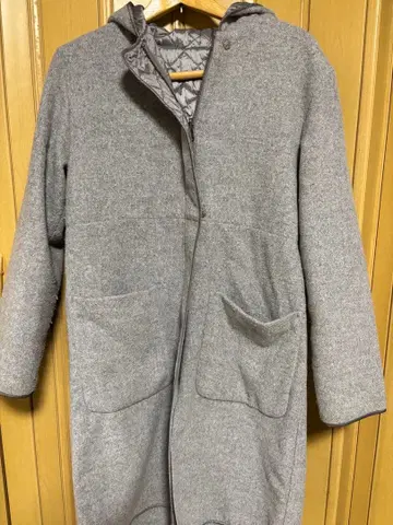 그레이 후드 부착 롱 코트