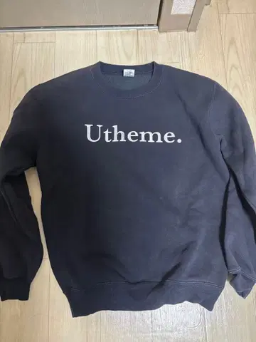 Utheme. 로고 맨투맨 L 사이즈