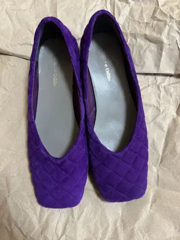 퍼플 퀼팅 플랫 펌프스