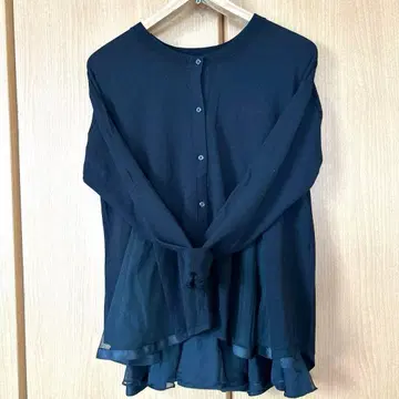 블랙 쉬폰 플레어 긴팔 상의