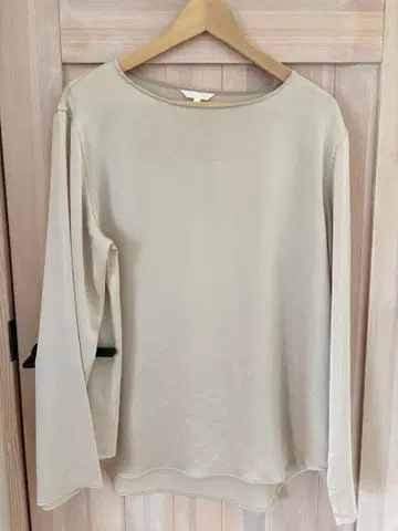 Drawing Numbers 새틴 보트 블라우스