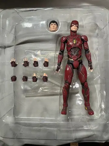 MAFEX 더 플래시 (저스티스 리그)