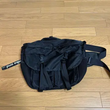 새상품급 니코앤드 메신저 백 블랙