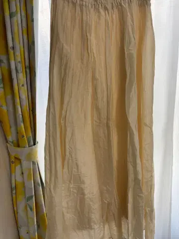 화이트 플리츠 스커트 무릎 기장